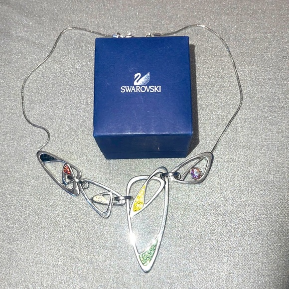 🌸 Swarovski Necklace 💕 - Picture 2 of 7